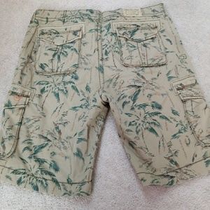True Religion cargo shorts size  38